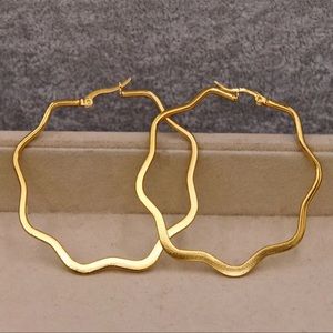 ✨ New Wavy Hoop Earrings